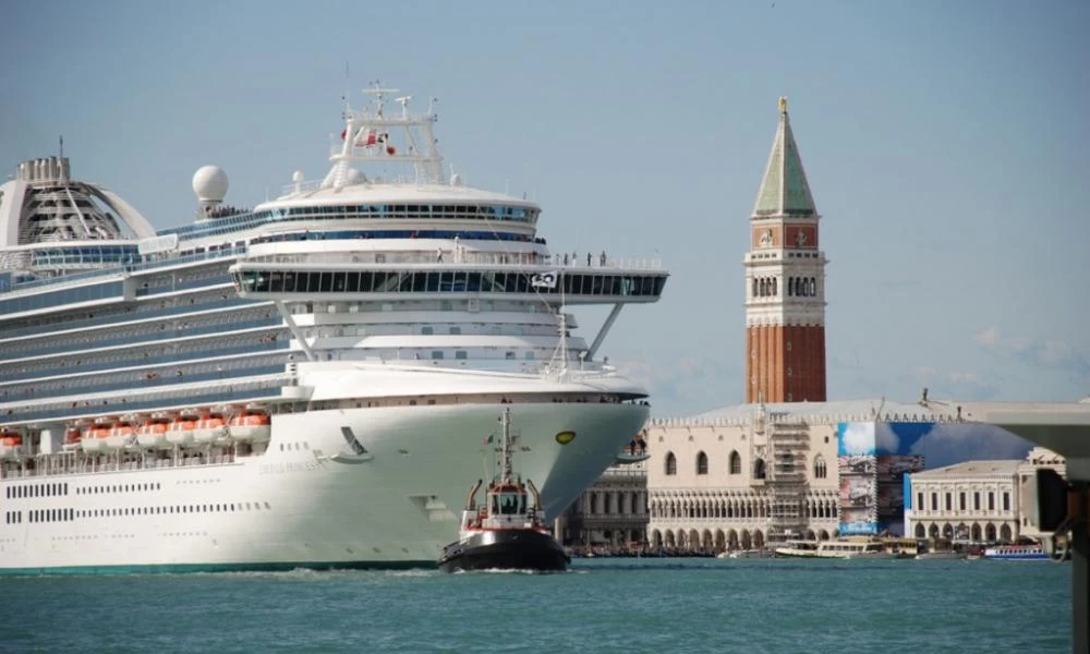 Βενετία: Ξαναξεκίνησε το πρώτο κρουαζιερόπλοιο μετά από 17 μήνες